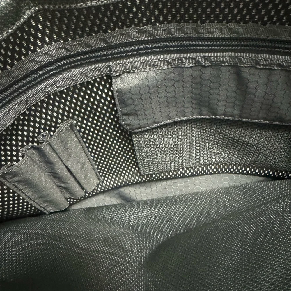 TUMI Ballistic Nylon & Leather Expandable Laptop Messenger Travel Bag. EUC